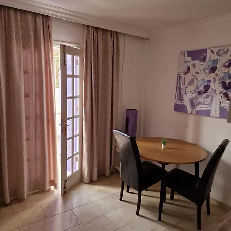 Lavanda Apartahotel 3*